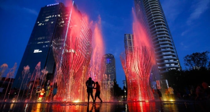 Klyde Warren Park’s Majestic New Fountain Now Comes Alive Nightly For Mesmerizing Light & Music Shows