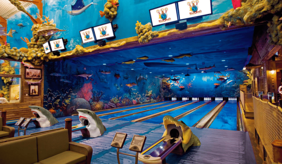 There’s An ‘Underwater’ Bowling Alley In Texas And It’s As Awesome As It Sounds